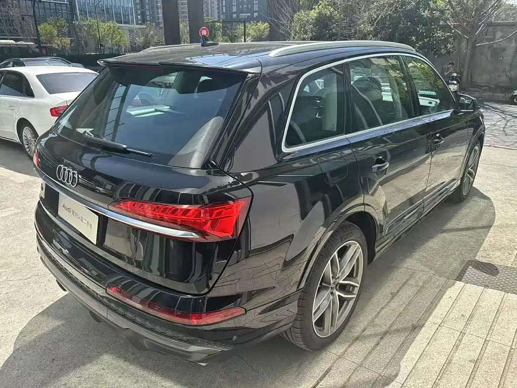 Audi Q7 — миниатюра 6