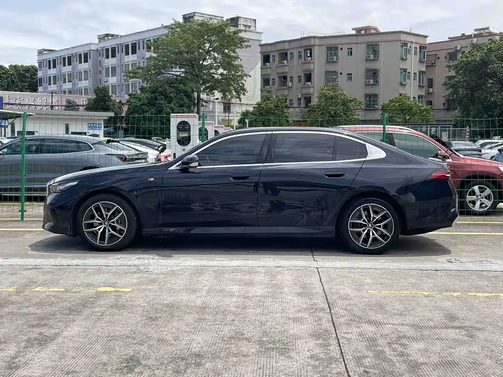 BMW i5 — миниатюра 4