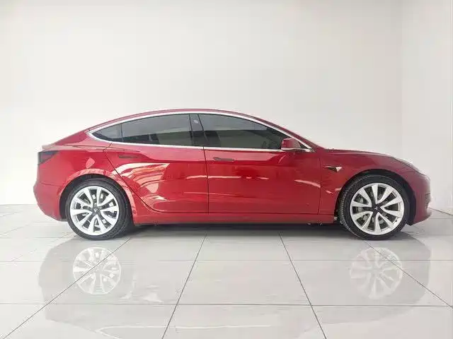 Tesla Model 3 — миниатюра 10