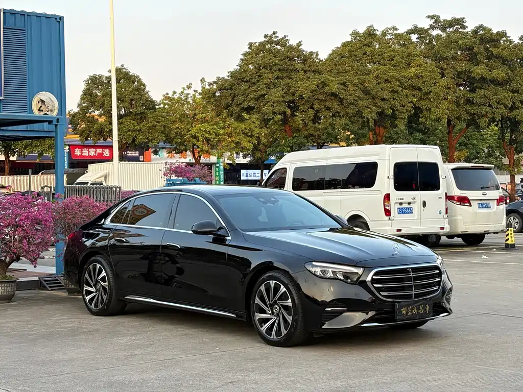 Mercedes-Benz E-Class — миниатюра 3