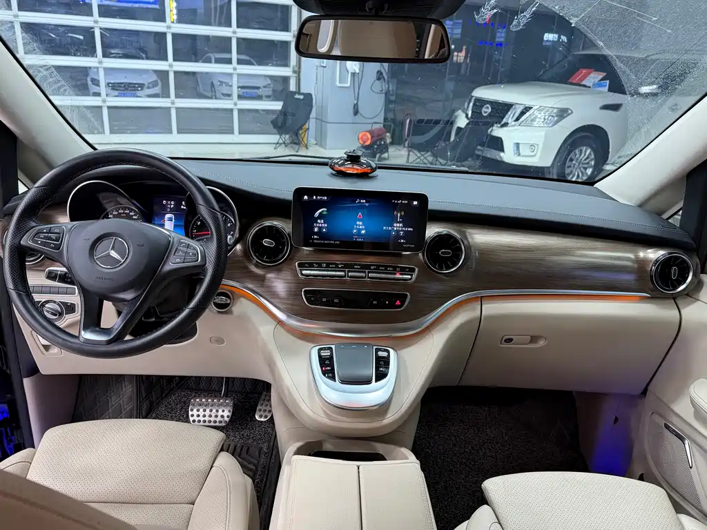 MERCEDES-BENZ V CLASS