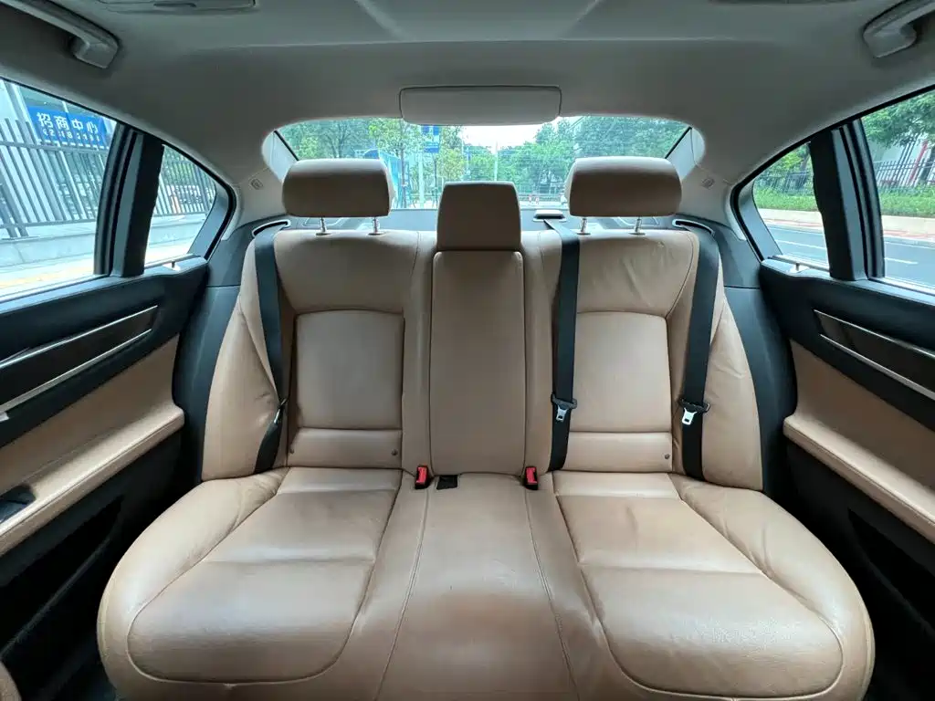 BMW 7 Series — миниатюра 30