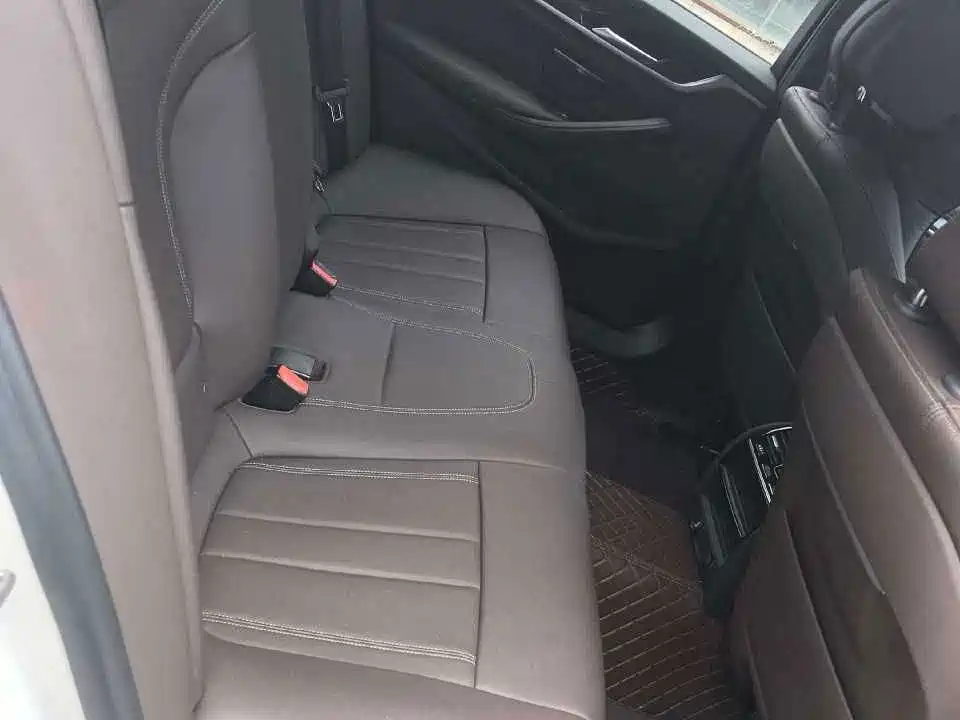 BMW 5 Series — миниатюра 7