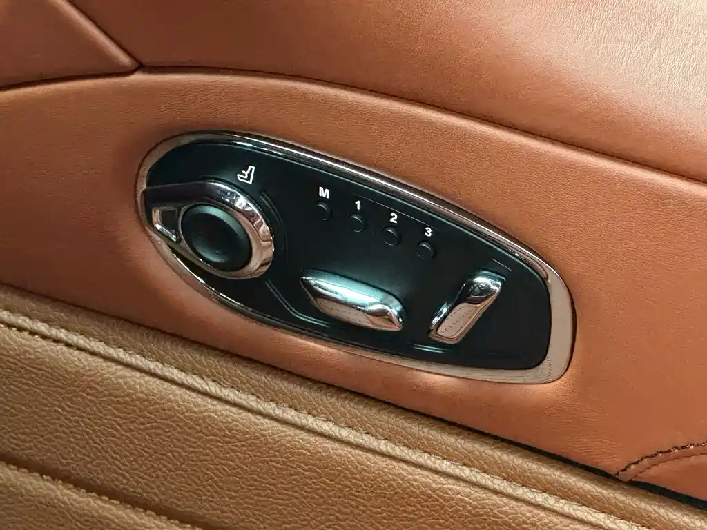 Aston Martin DB11 — миниатюра 33