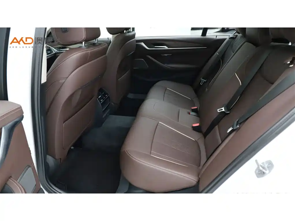 BMW 5 Series — миниатюра 7