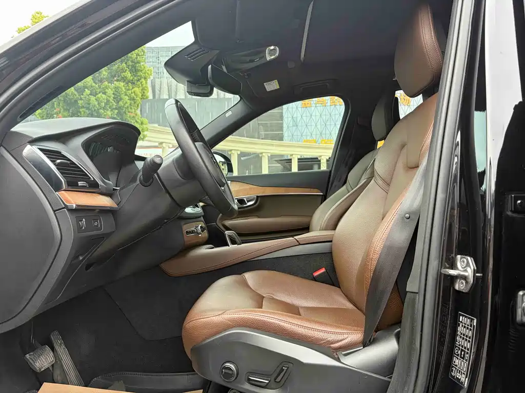 Volvo XC90 — миниатюра 5