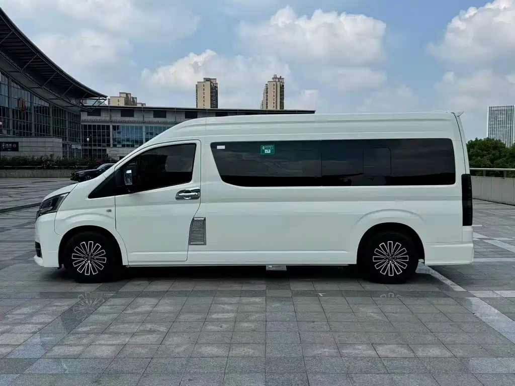Toyota Hiace — миниатюра 5