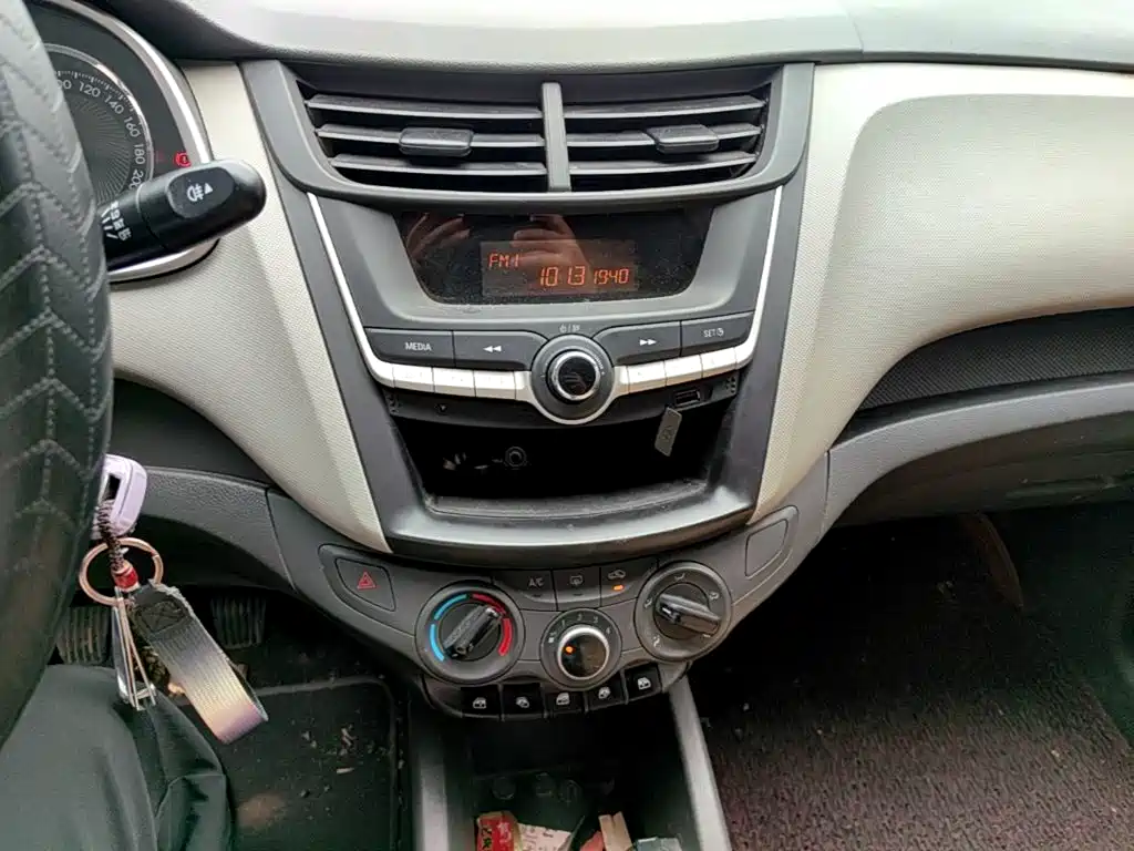 Chevrolet Sail — миниатюра 13