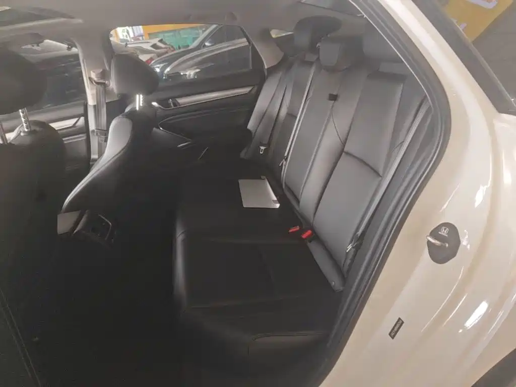 Honda Accord — миниатюра 17