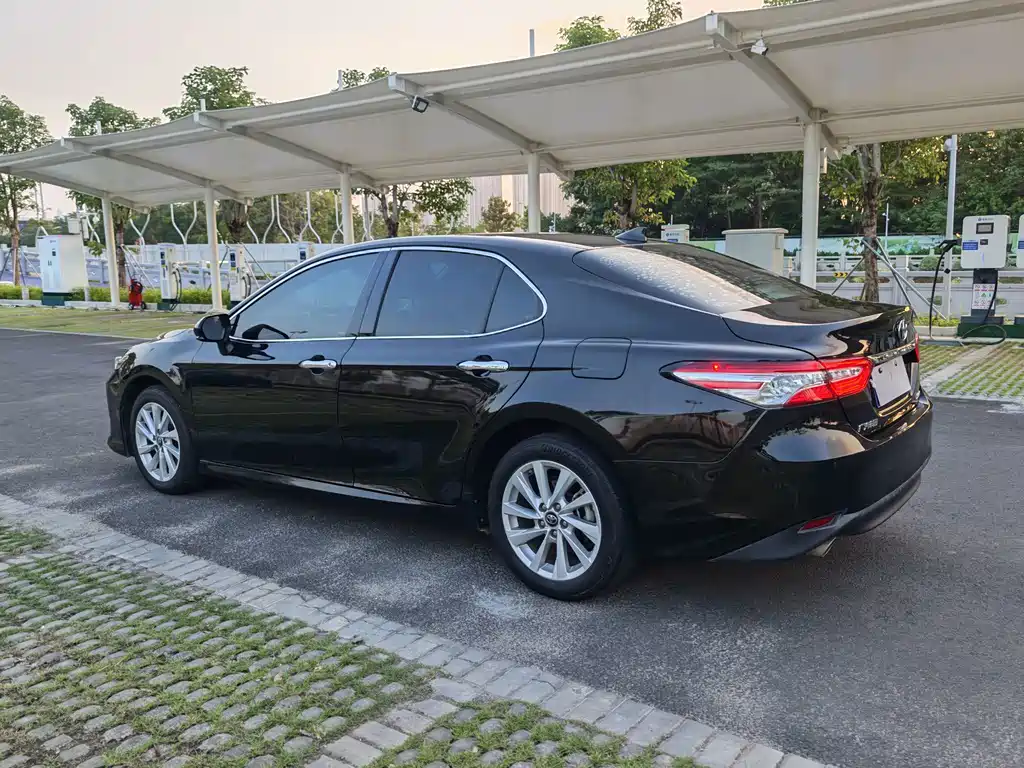 Toyota Camry — миниатюра 12