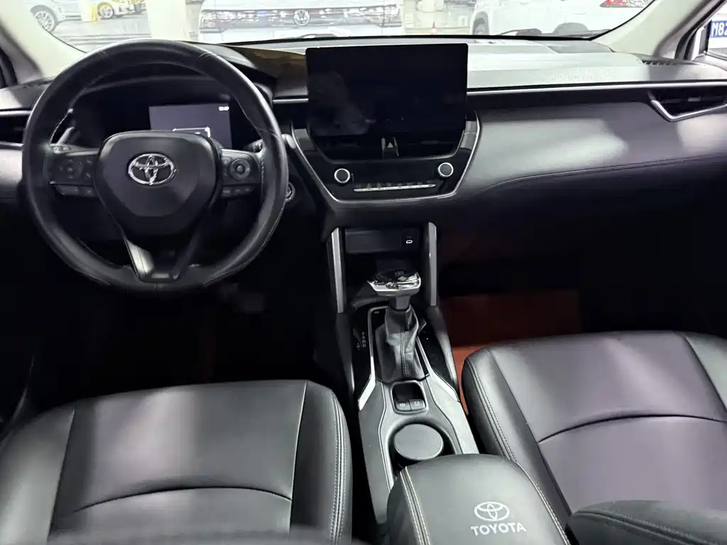 Toyota Corolla Cross — миниатюра 14