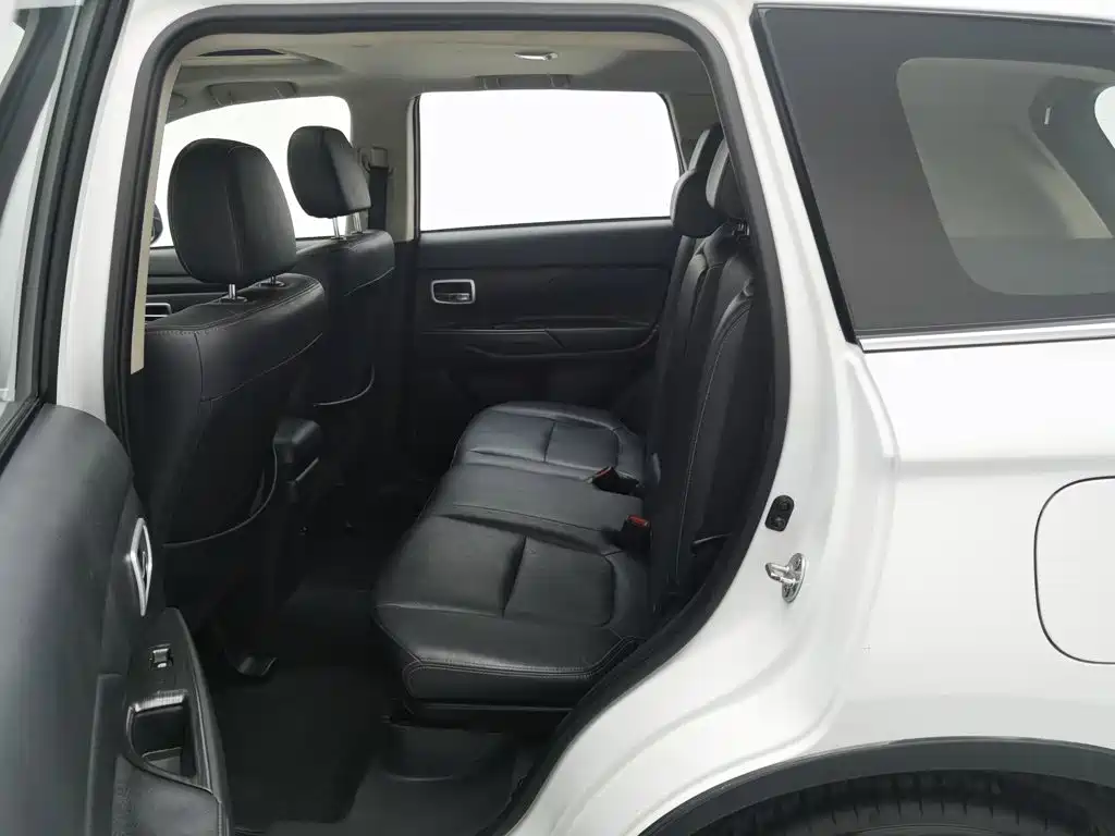 Mitsubishi Outlander — миниатюра 15