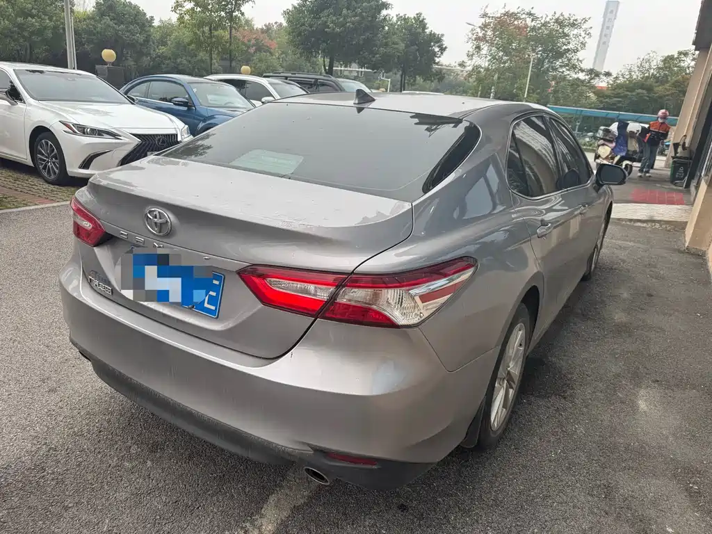 Toyota Camry — миниатюра 8