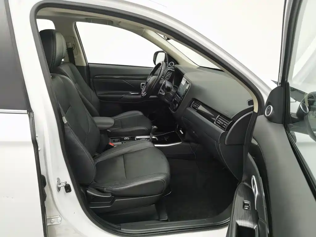 Mitsubishi Outlander — миниатюра 23