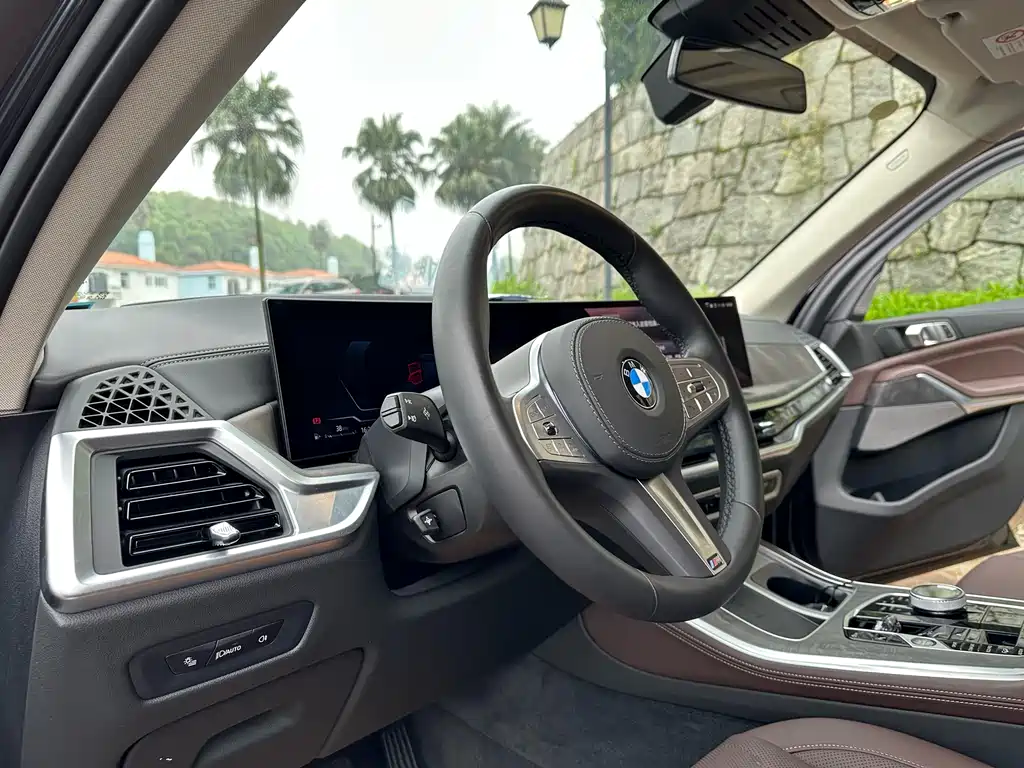 BMW X5 2025 xDrive 30Li Premium M Sport