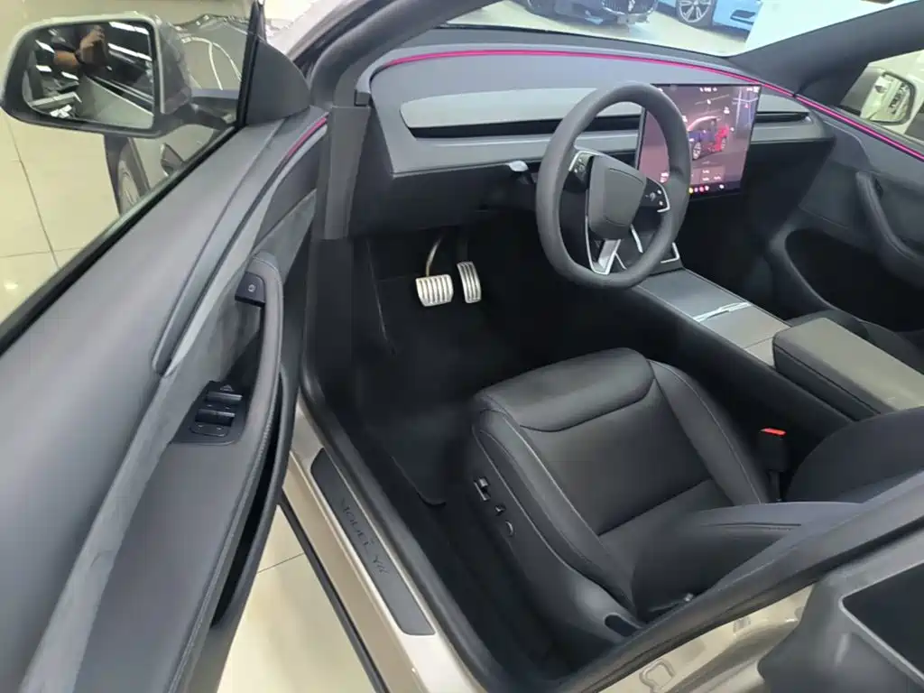 Tesla Model Y L — миниатюра 16