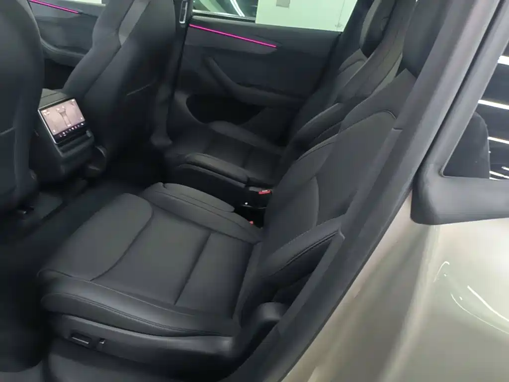 Tesla Model Y L — миниатюра 17