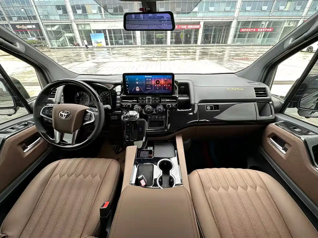 Toyota Hiace — миниатюра 8