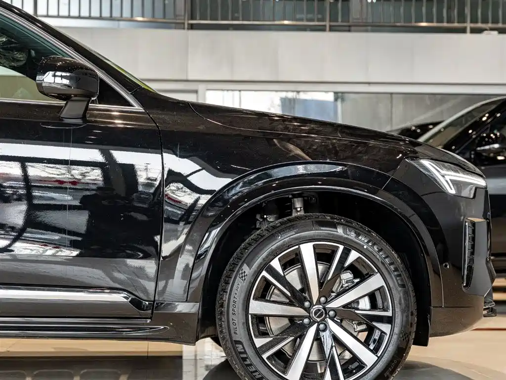 Volvo XC90 2025 T8 Luxury 7 мест