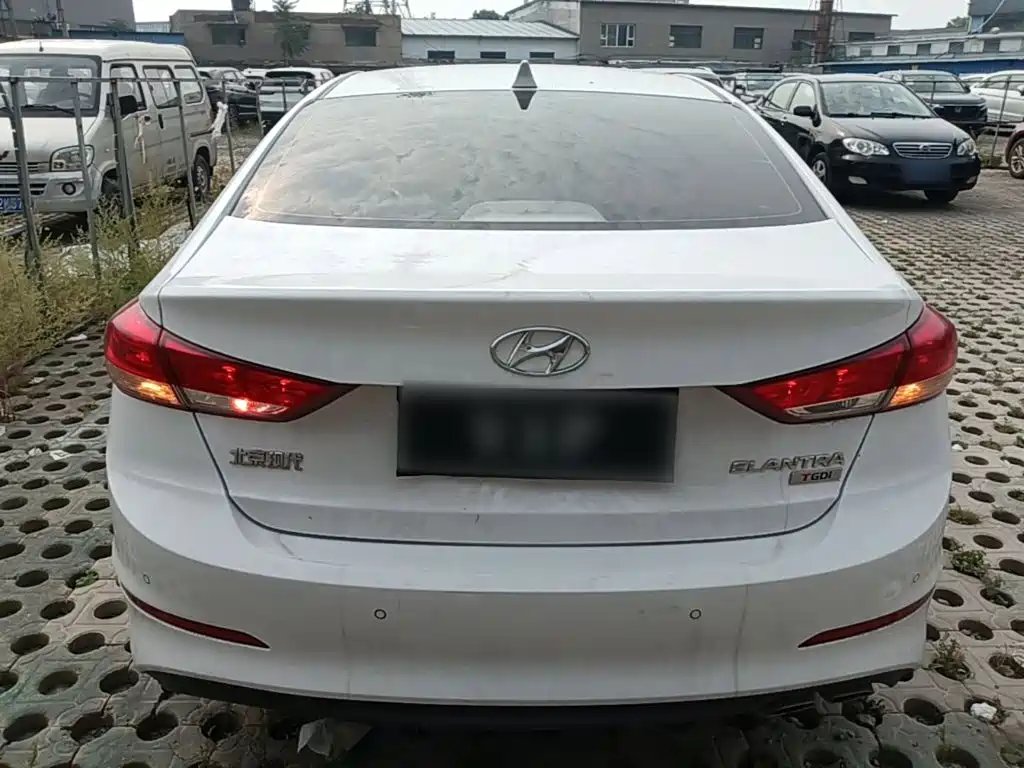 Hyundai Elantra — миниатюра 6