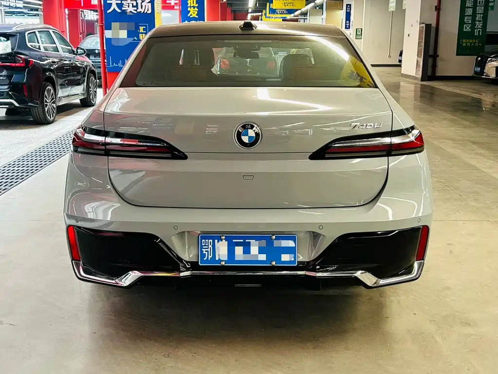 BMW 7 Series — миниатюра 5