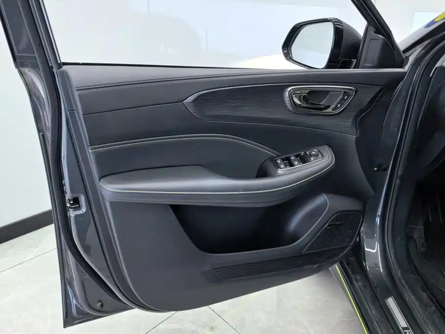 Roewe RX5 New Energy — миниатюра 7