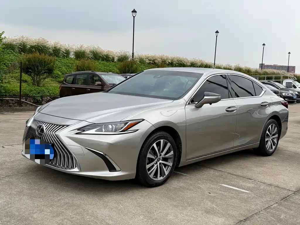 Lexus ES 2021