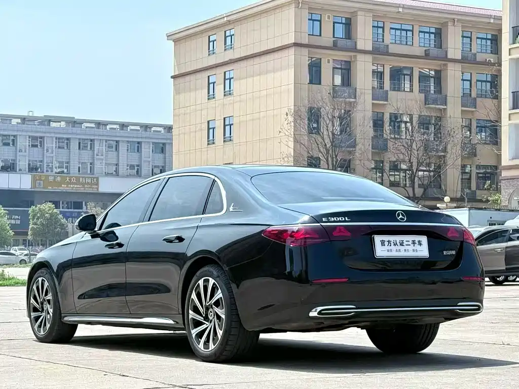 Mercedes-Benz E-Class — миниатюра 7
