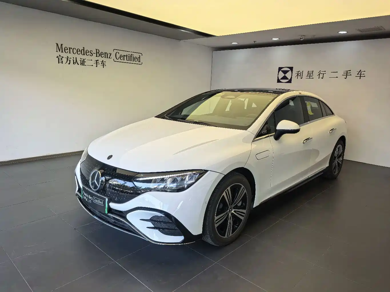 奔驰EQE 2025款 500 4MATIC 先锋版 2025