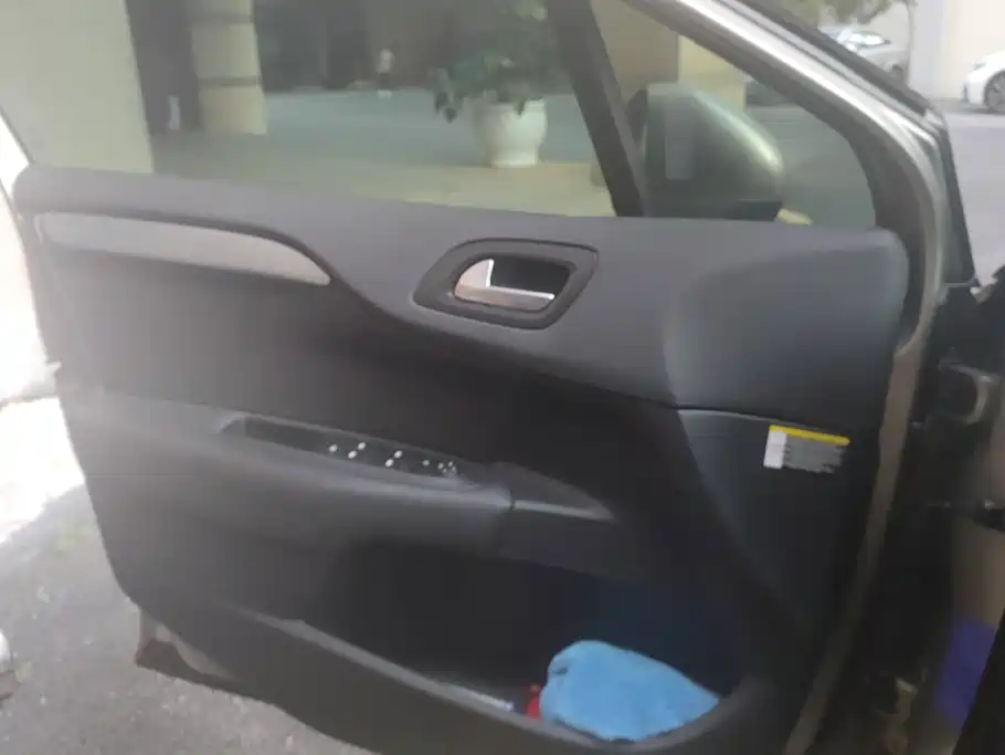 Citroen C4L — миниатюра 7