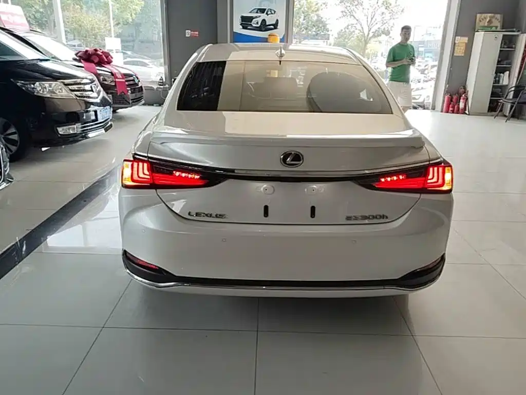 Lexus ES — миниатюра 6