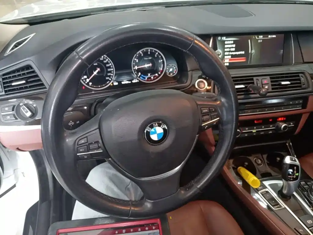 BMW 5 Series — миниатюра 11