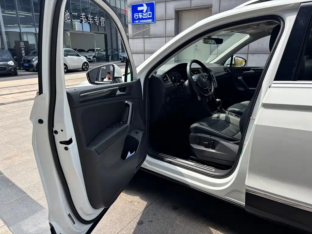 Volkswagen Tiguan 2019 330TSI