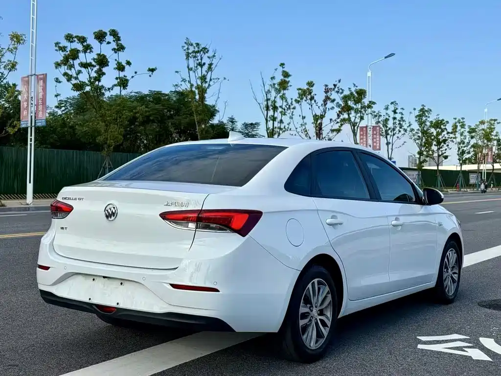 Buick Excelle — миниатюра 9