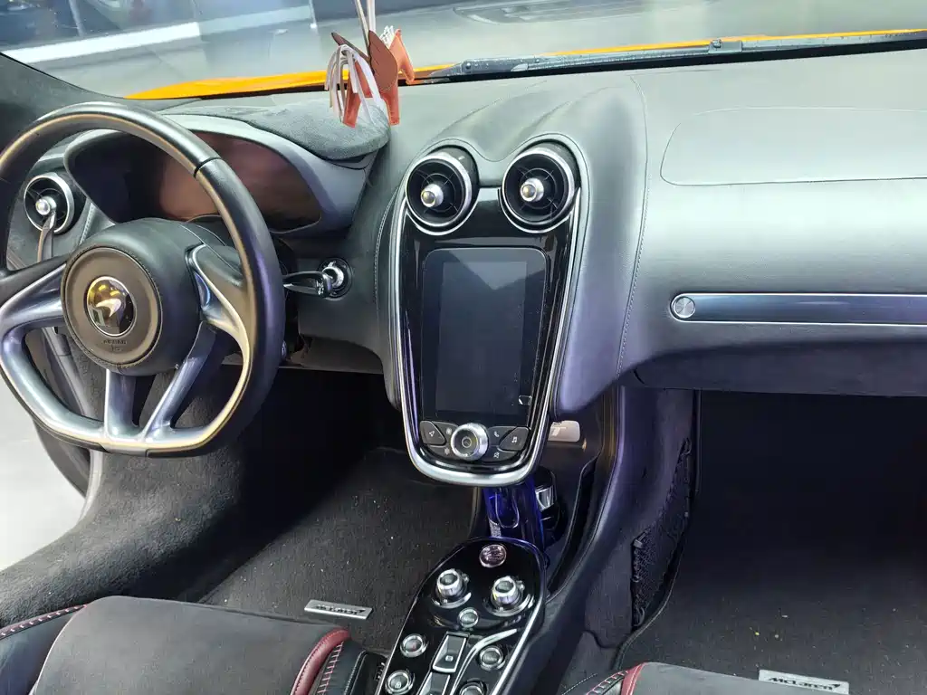 McLaren GT — миниатюра 10