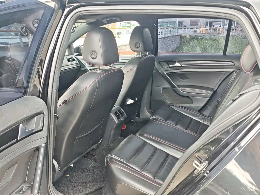 Volkswagen Golf GTI — миниатюра 7