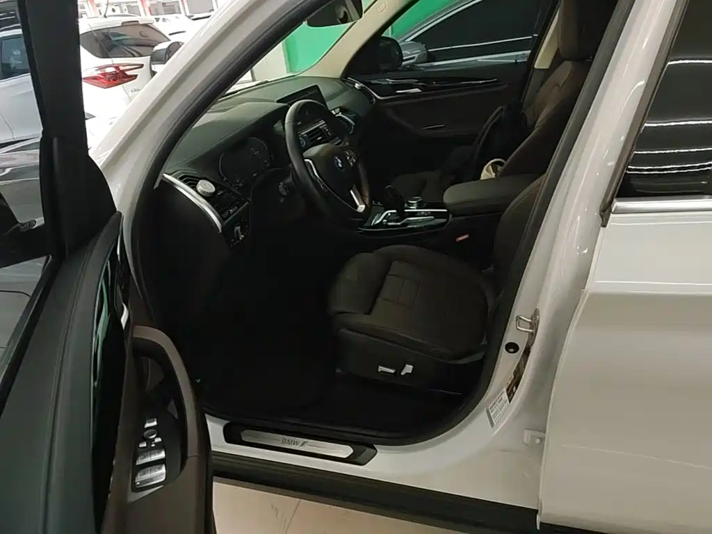 BMW iX3 — миниатюра 15