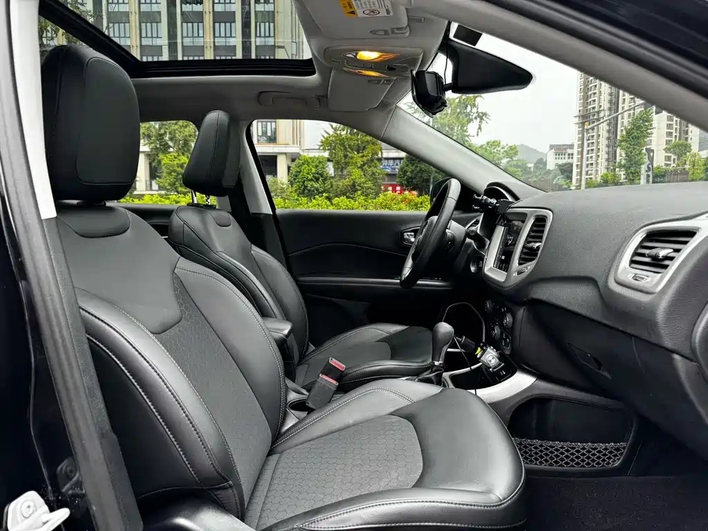 Jeep Compass — миниатюра 9