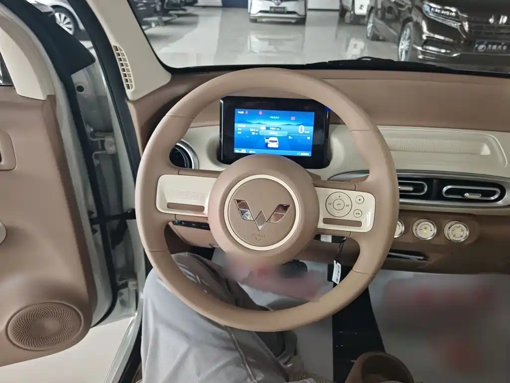 Wuling MINIEV — миниатюра 4