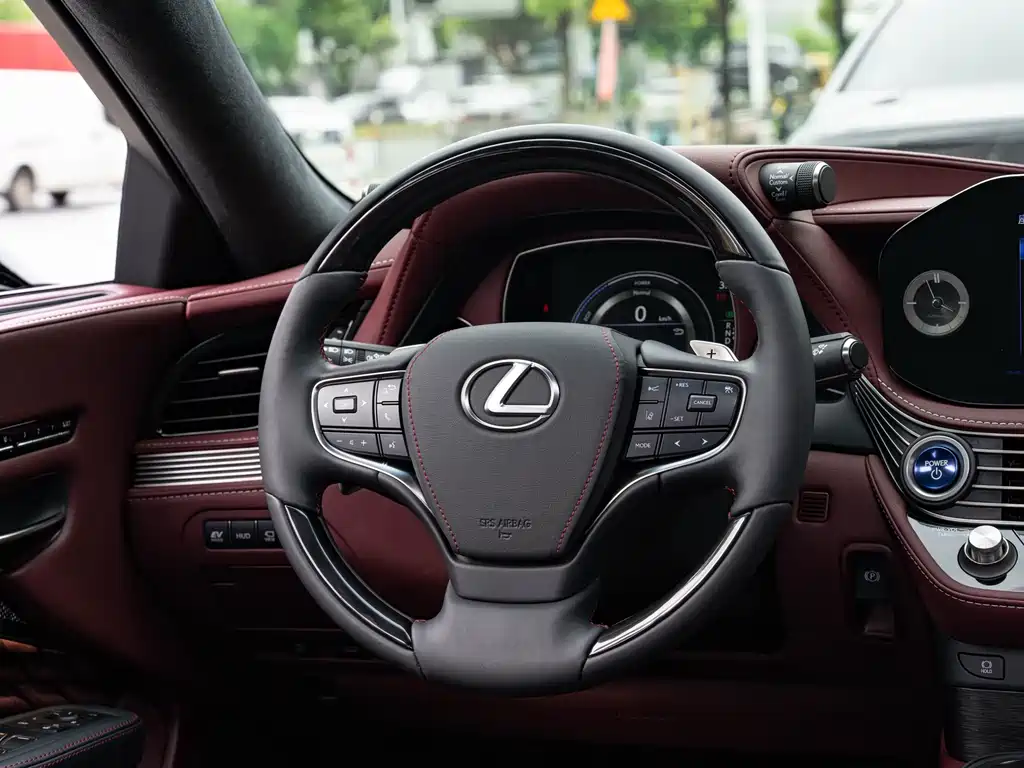 Lexus LS — миниатюра 14
