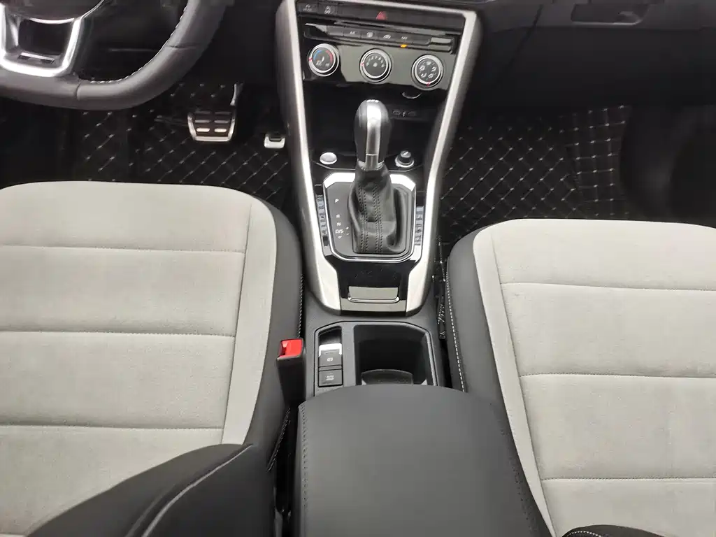 Volkswagen T-Roc — миниатюра 8