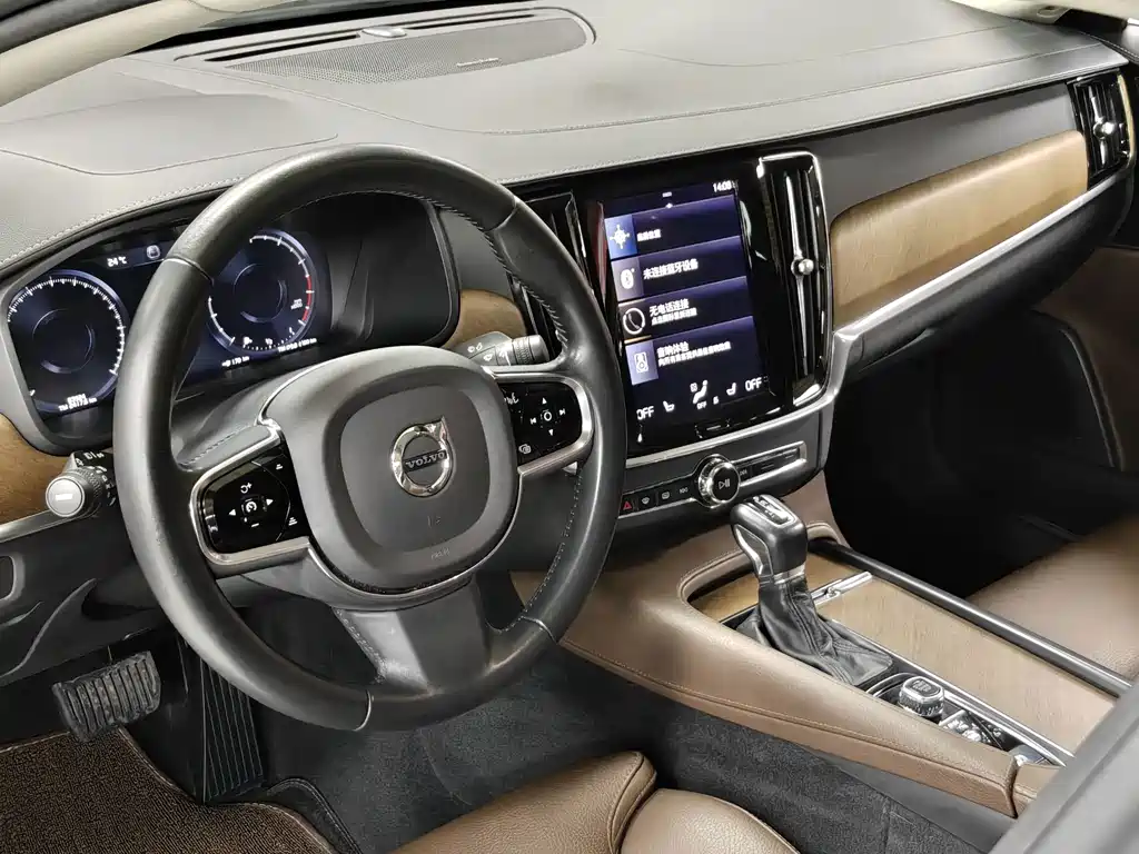 Volvo S90 — миниатюра 7