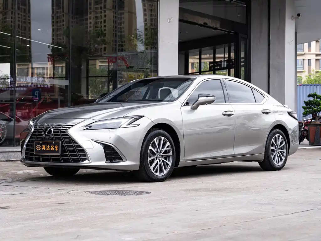 Lexus ES 2025