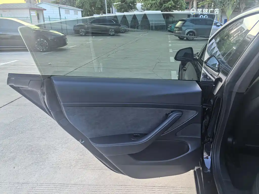 Tesla Model 3 — миниатюра 23