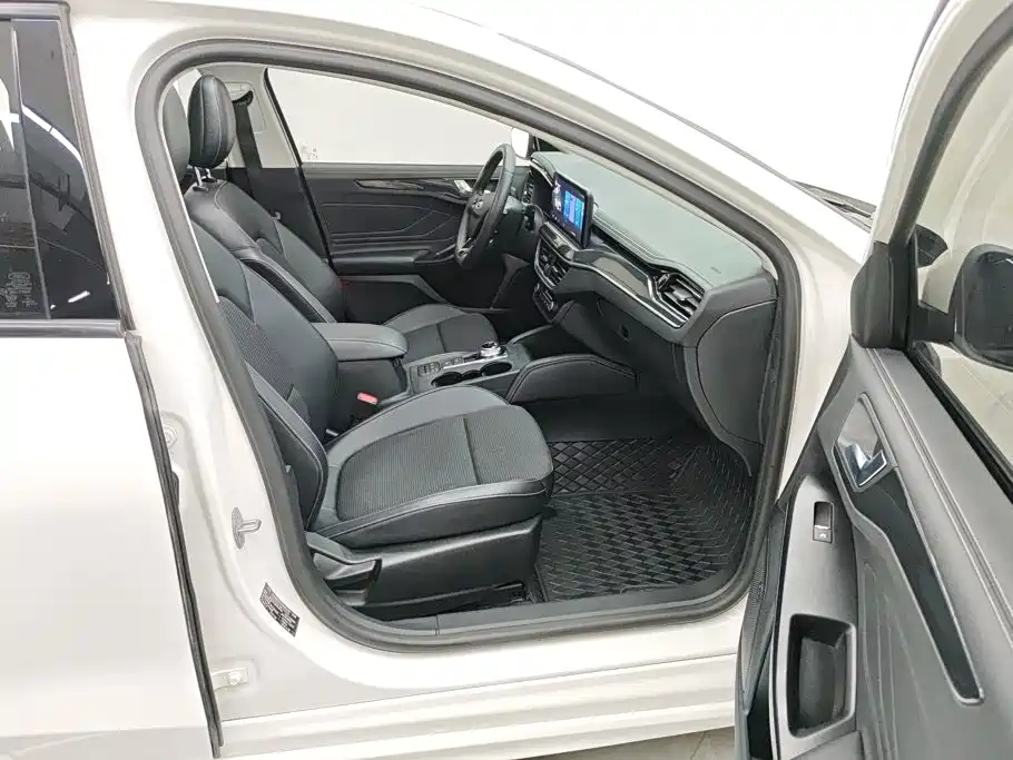 Ford Focus — миниатюра 8