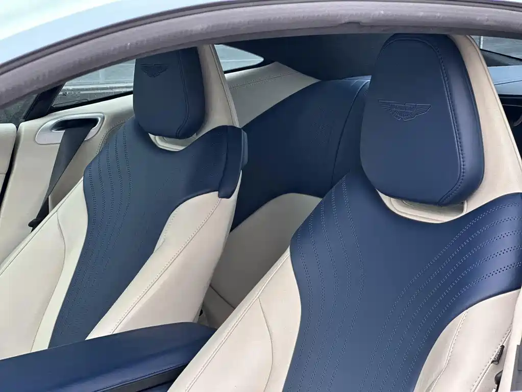 Aston Martin DB11 — миниатюра 7