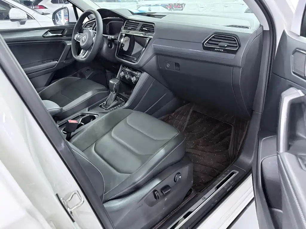 Volkswagen Tiguan L — миниатюра 20