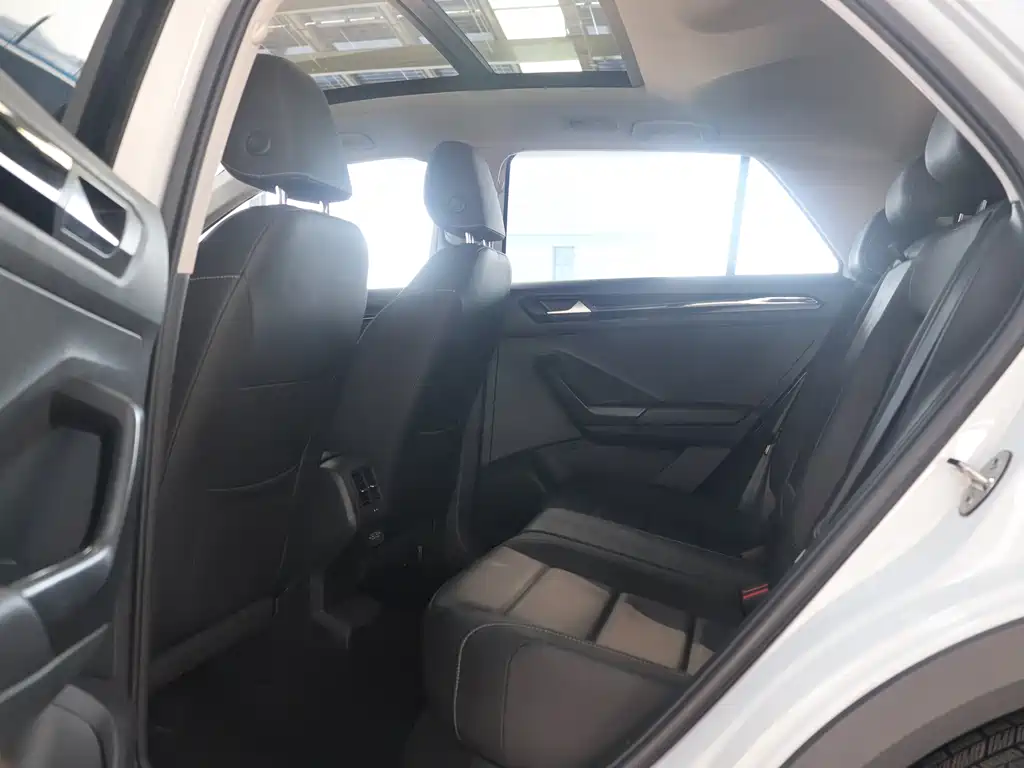 Volkswagen T-Roc 2022 280TSI DSG PLUS