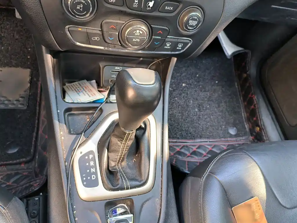 Jeep Cherokee — миниатюра 5