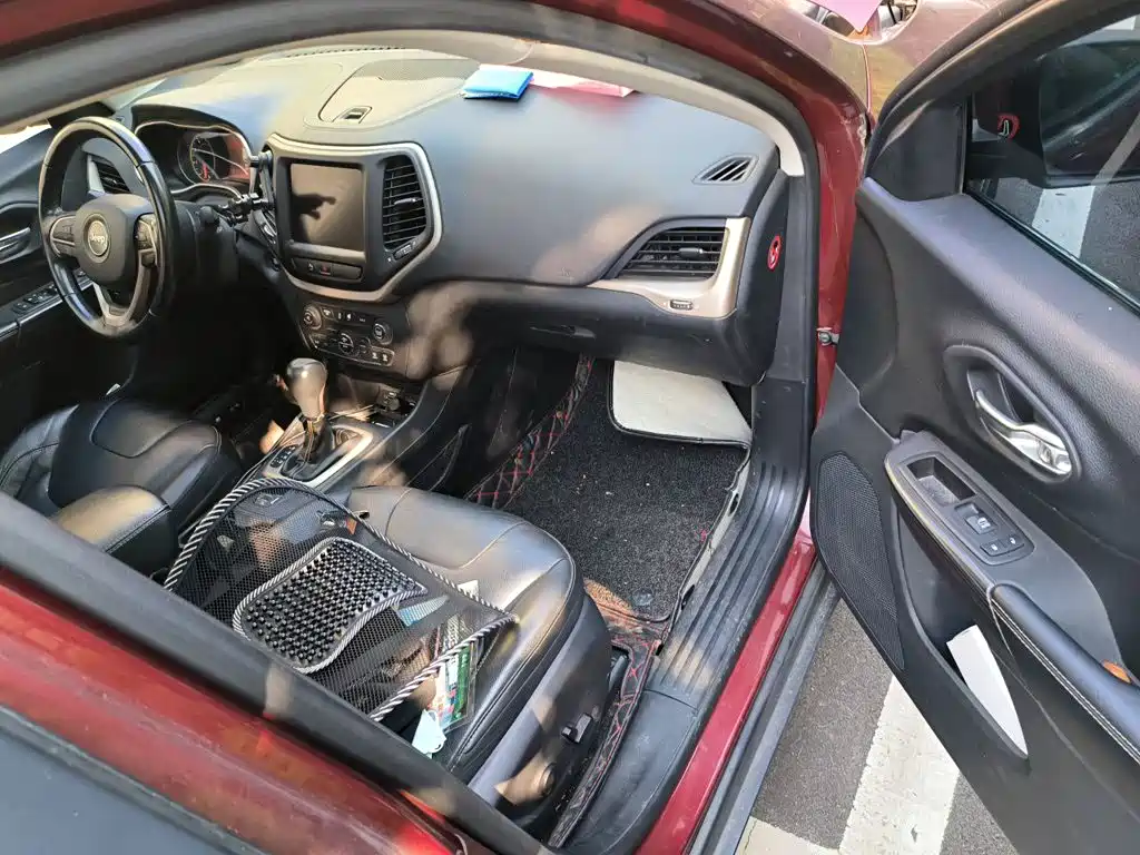 Jeep Cherokee — миниатюра 16